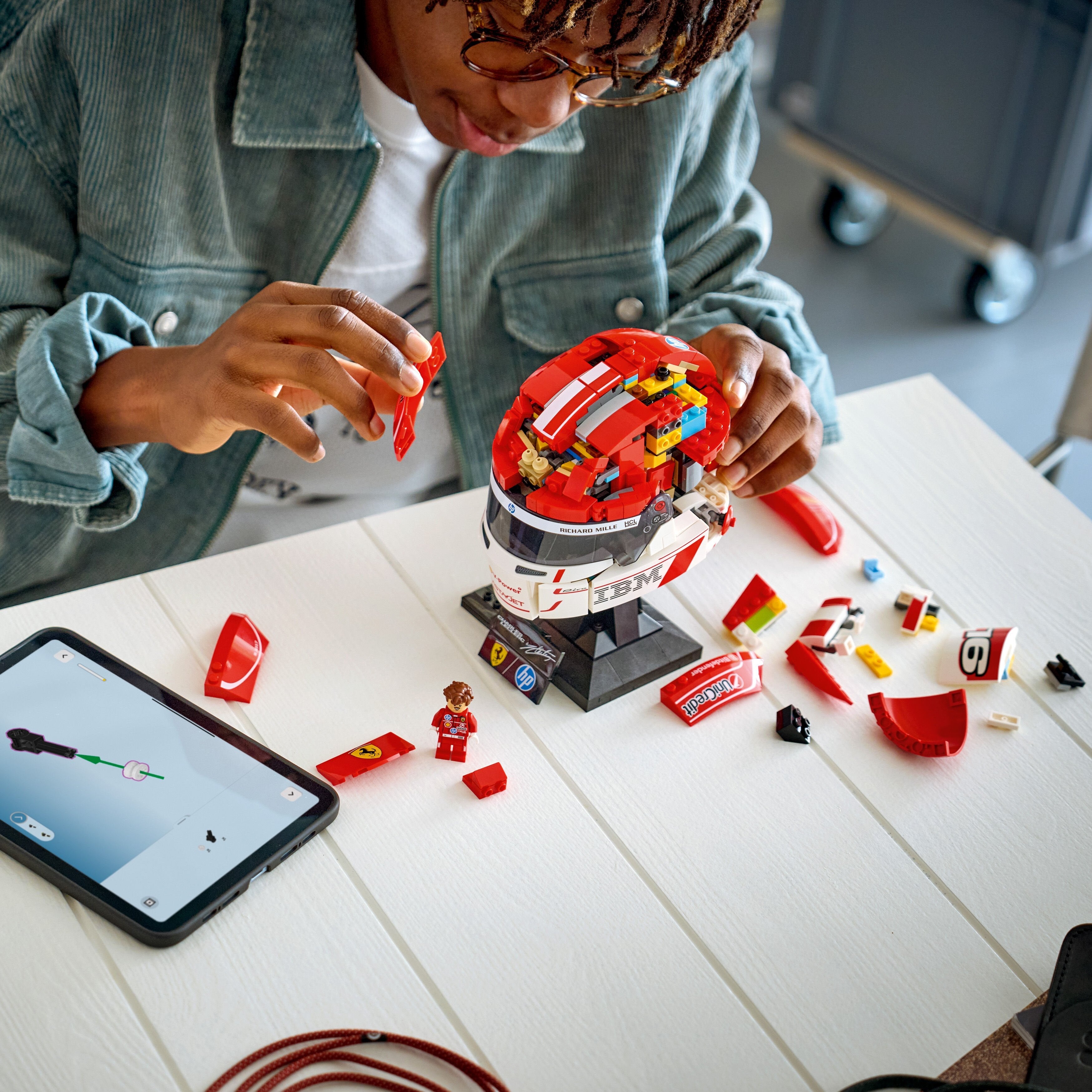 Scuderia Ferrari F1 LEGO® Charles Leclerc Helmet Set