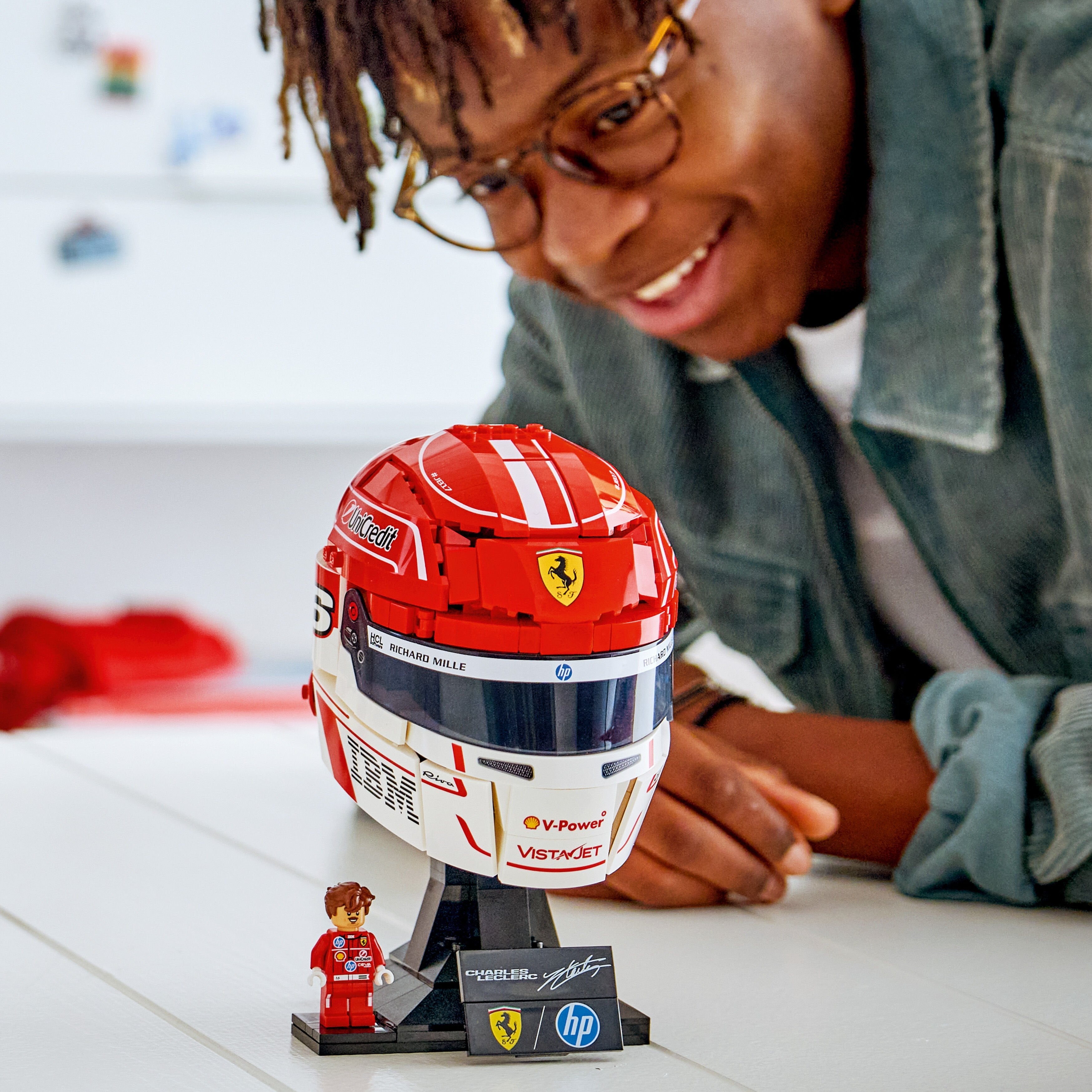 Scuderia Ferrari F1 LEGO® Charles Leclerc Helmet Set
