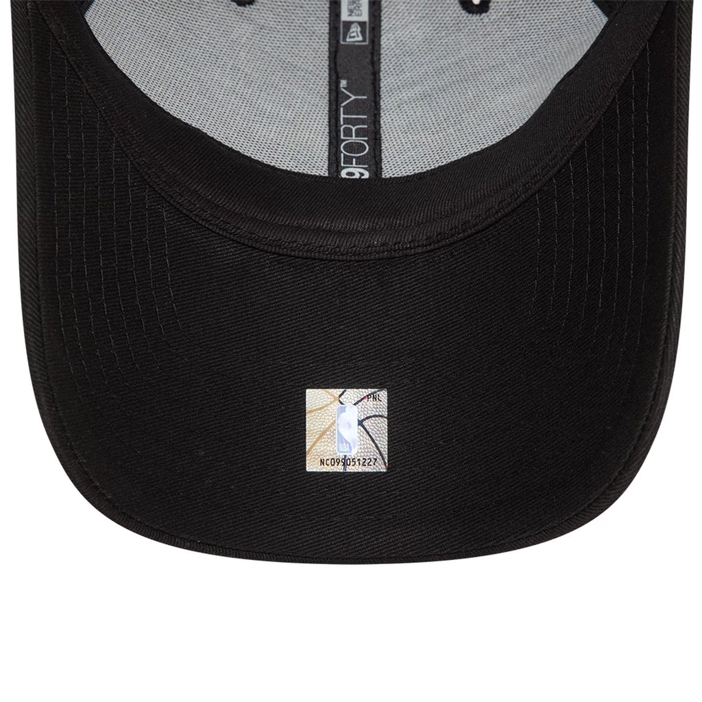 New Era Chicago Bulls NBA Essential Black 9FORTY Adjustable Cap - Cap On