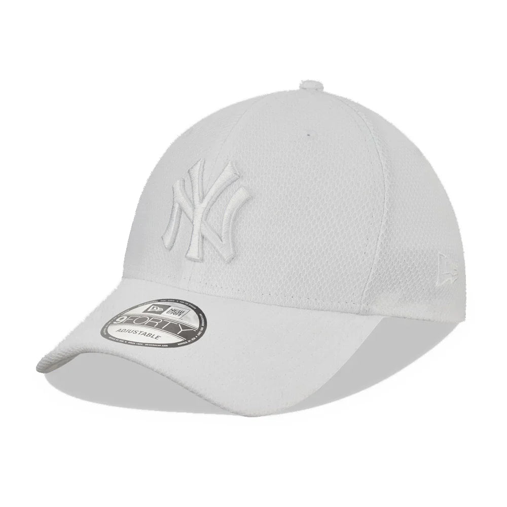 New Era New York Yankees Diamond Essential All White 9FORTY Cap - Cap On