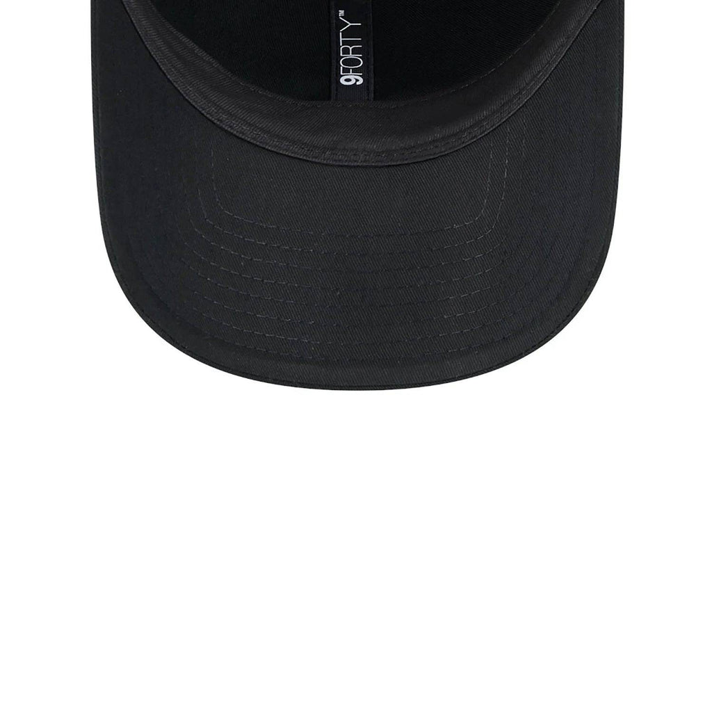 New Era New York Yankees Pin Logo Black 9FORTY Adjustable Cap - Cap On