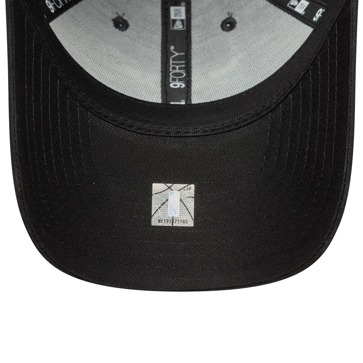 قبعة New Era 9FORTY قابلة للتعديل بشعار NBA Sidepatch Chicago Bulls باللون الرمادي الداكن