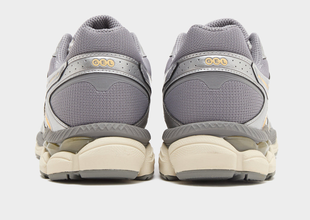 White ASICS GEL-CUMULUS 16