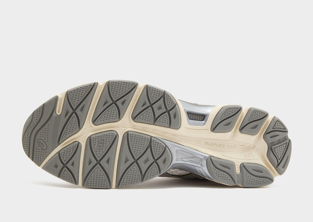 White ASICS GEL-CUMULUS 16