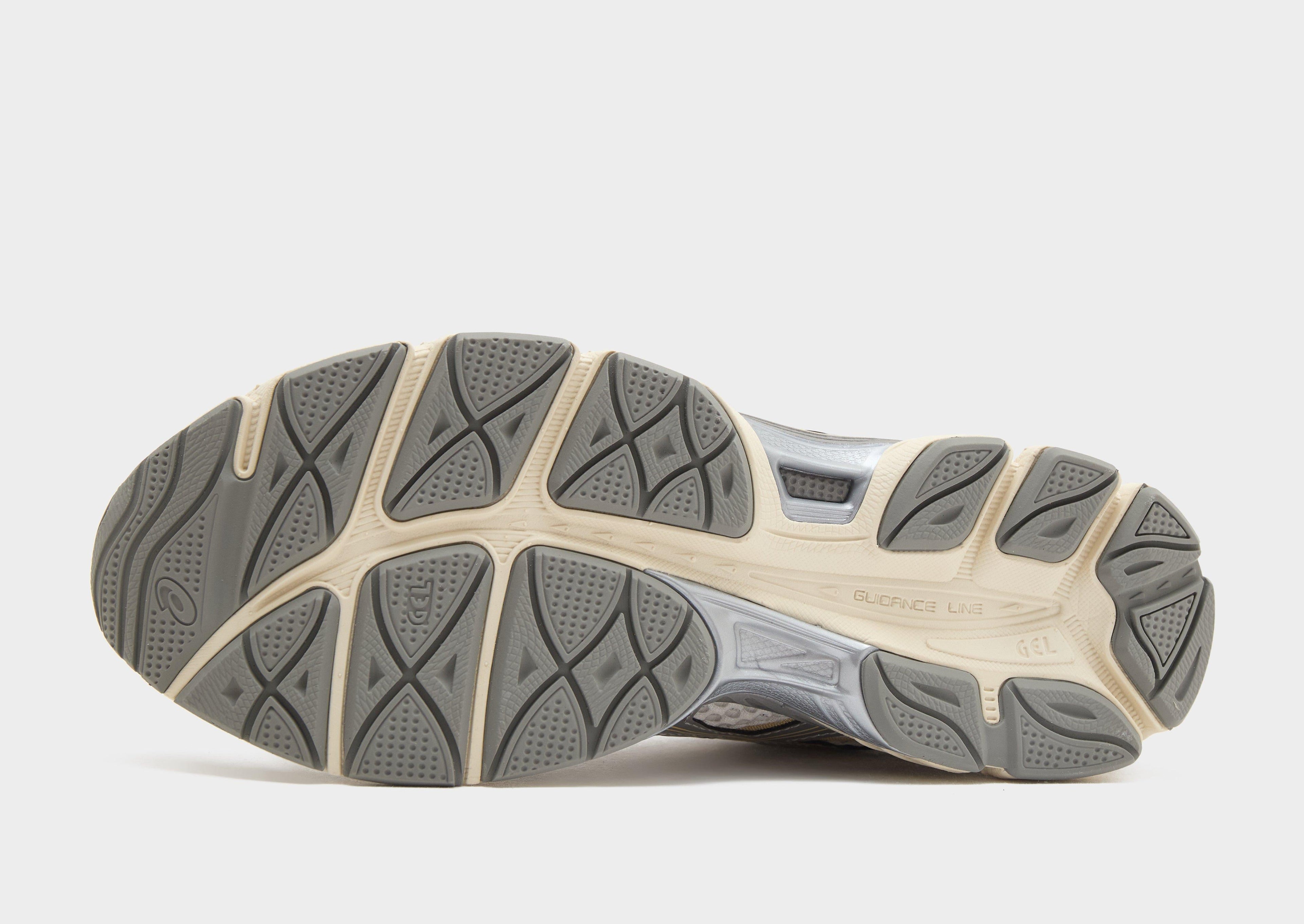 White ASICS GEL-CUMULUS 16