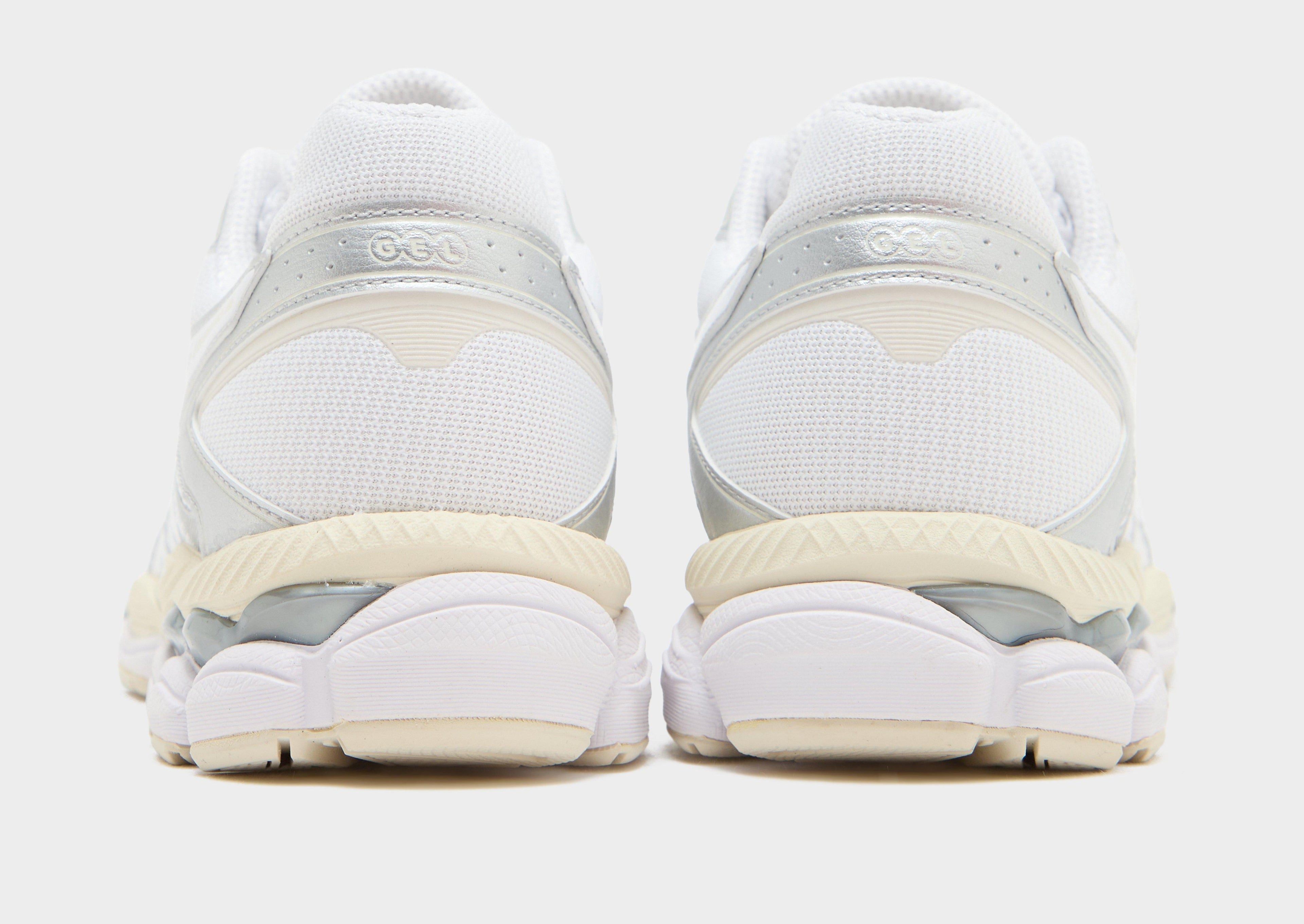 White ASICS GEL-CUMULUS 16