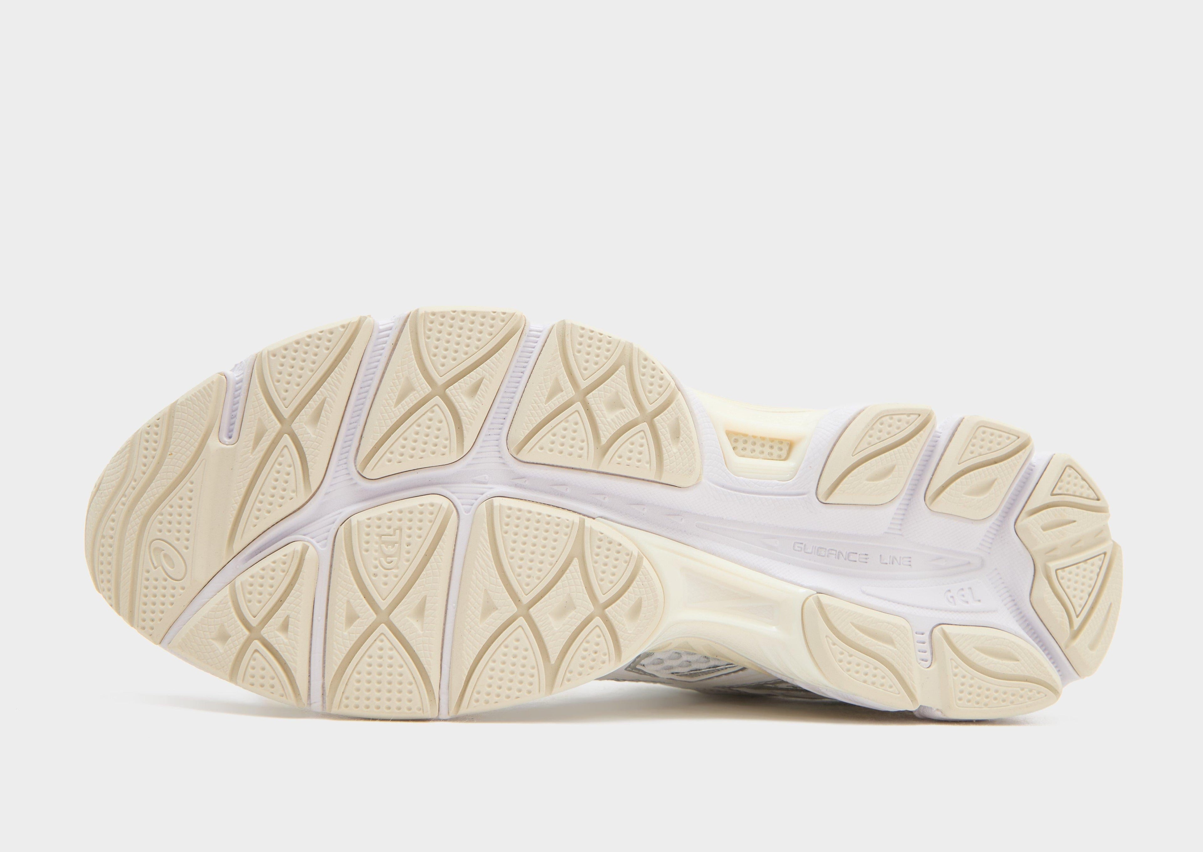 White ASICS GEL-CUMULUS 16