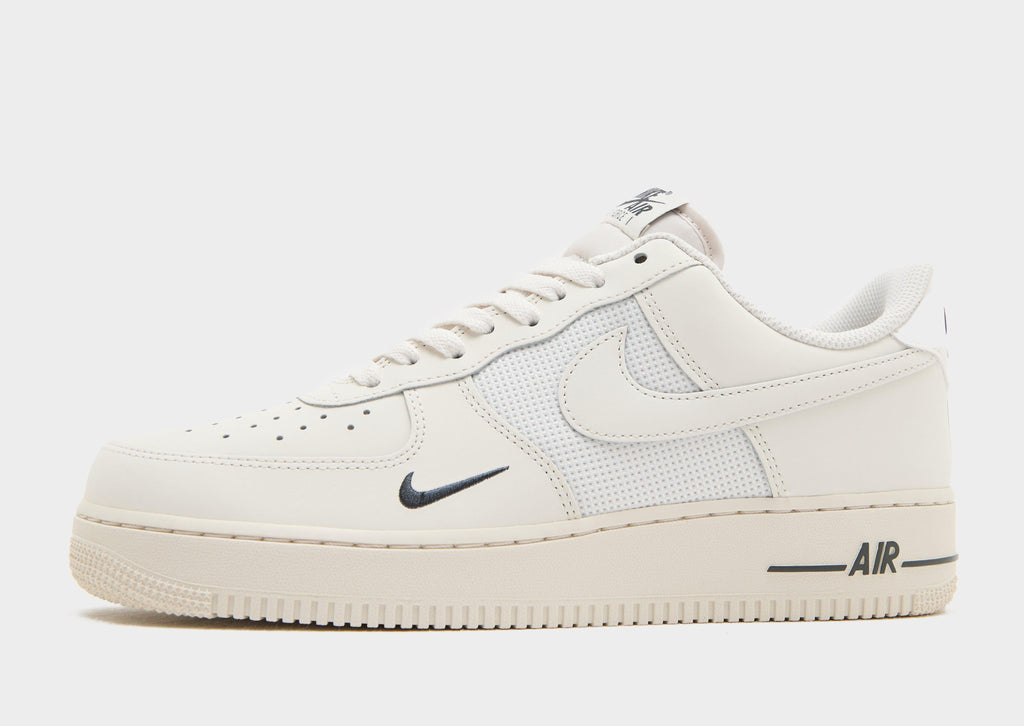 Nike White Nike Air Force 1 '07 LV8