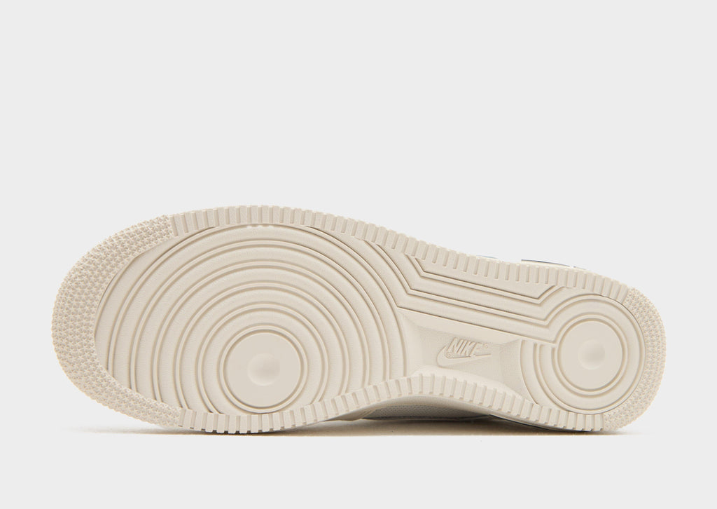 Nike White Nike Air Force 1 '07 LV8