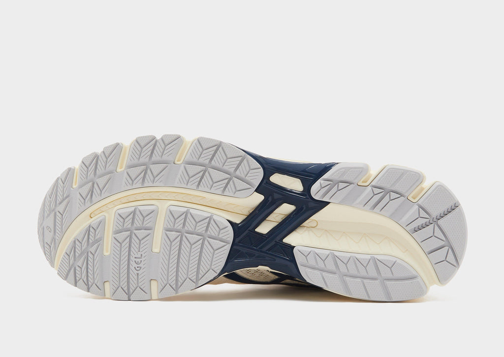 White ASICS GEL-KAYANO 20