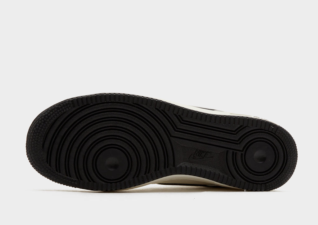 Nike White Nike Air Force 1 '07 LV8