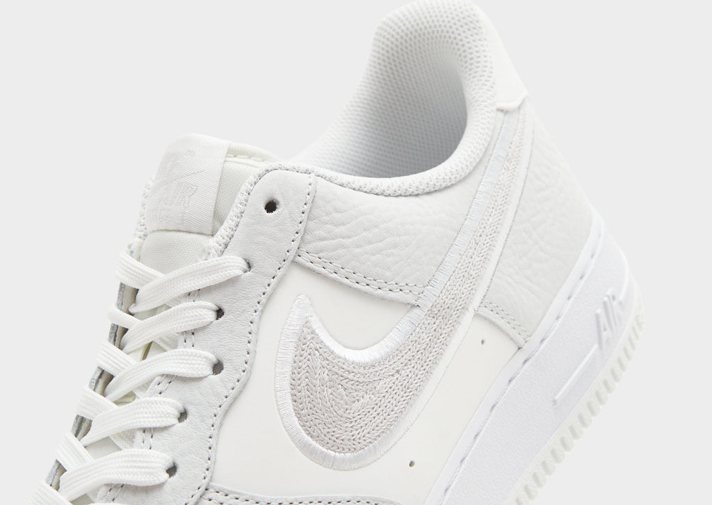 Nike White Nike Air Force 1 '07 LV8