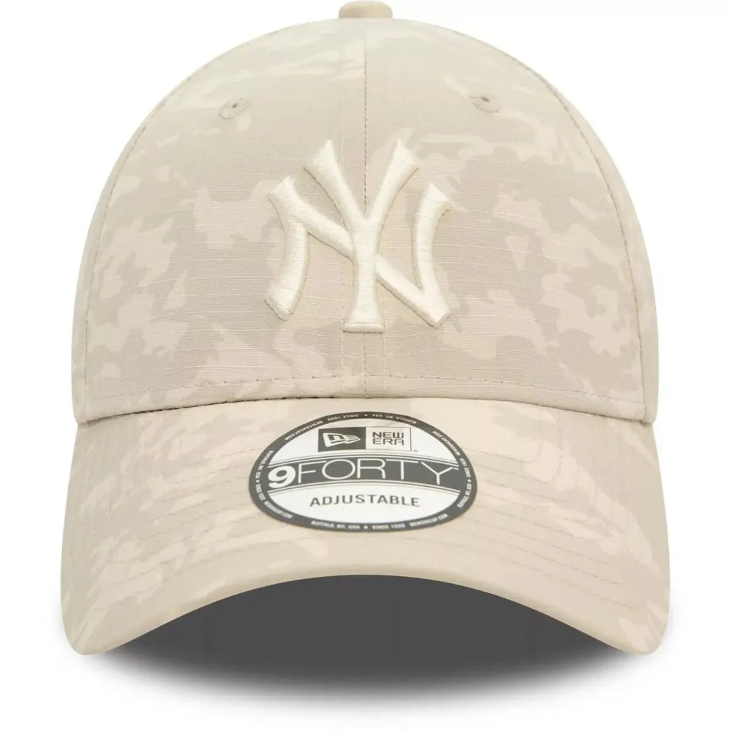 New Era New York Yankees Essential Camo 9FORTY Cap - Cap On