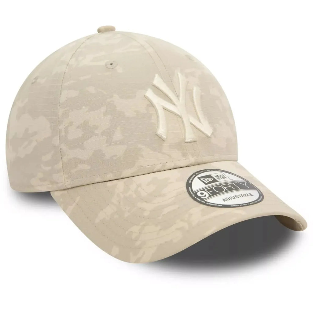 New Era New York Yankees Essential Camo 9FORTY Cap - Cap On