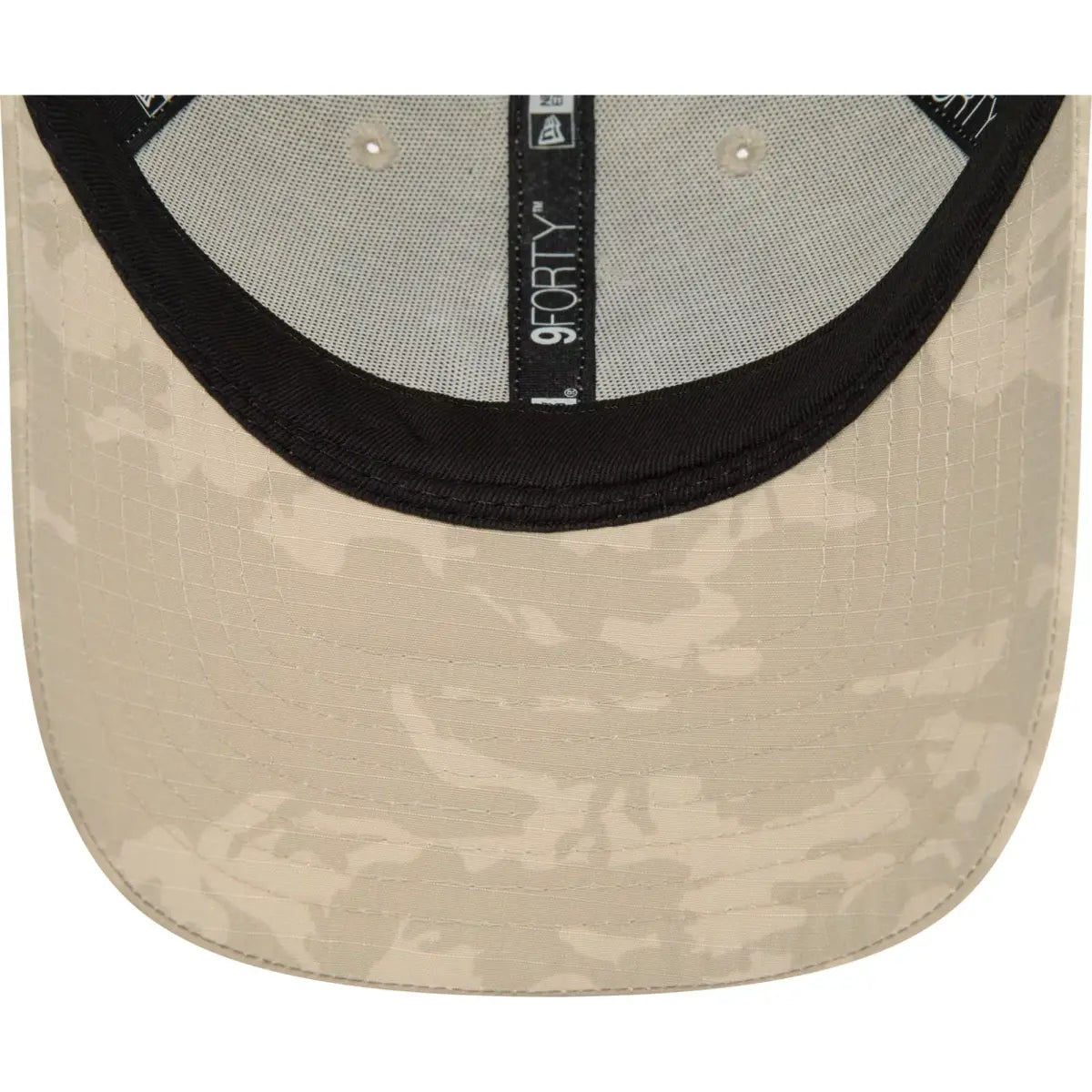 New Era New York Yankees Essential Camo 9FORTY Cap - Cap On